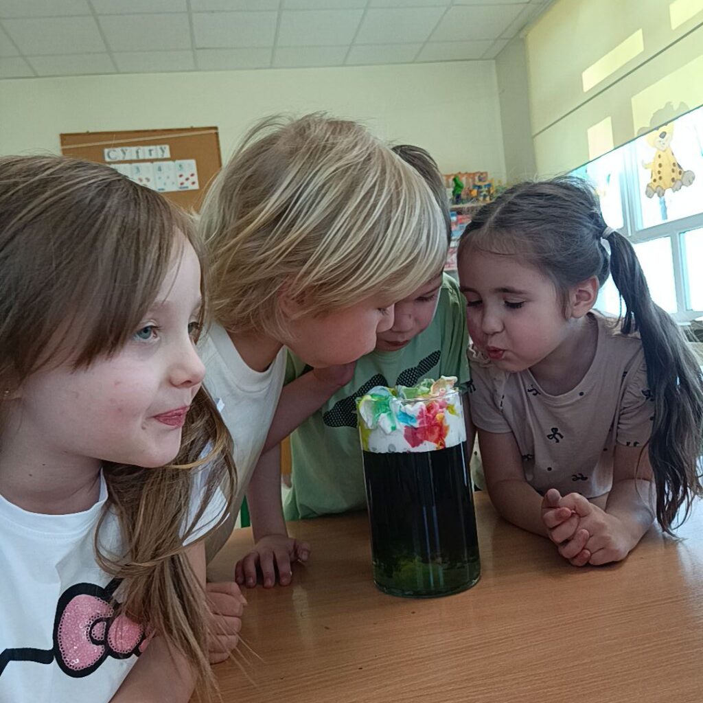 ZABAWY Z WODĄ GRUPA TYGRYSKI