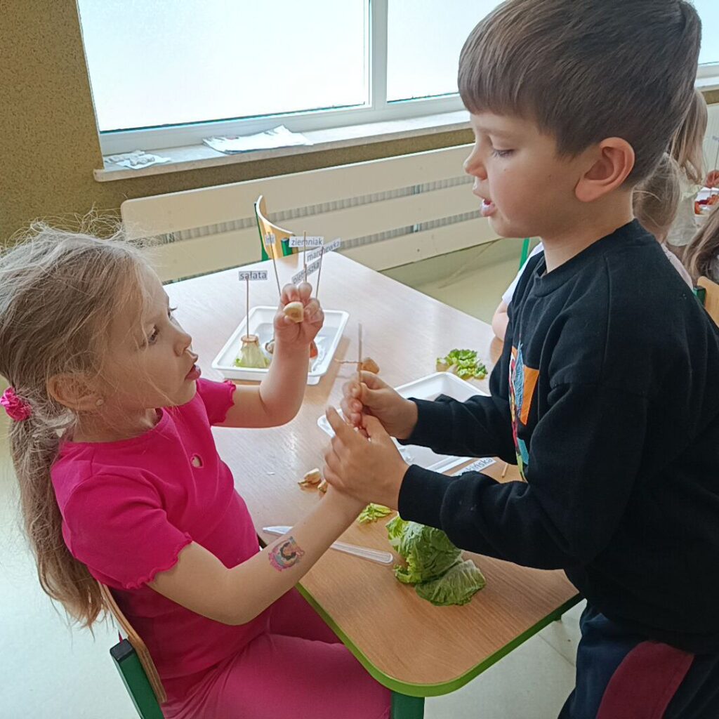 EKSPERYMENTY Z WARZYWAMI - GRUPA TYGRYSKI 