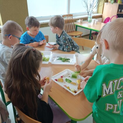 EKSPERYMENTY Z WARZYWAMI - GRUPA TYGRYSKI