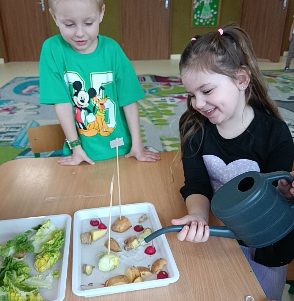 EKSPERYMENTY Z WARZYWAMI - GRUPA TYGRYSKI 