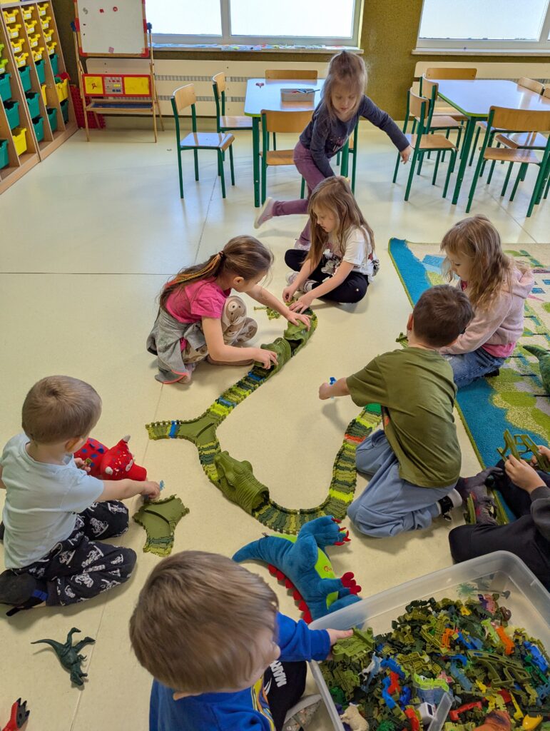 DZIEŃ DINOZAURA W GRUPIE TYGRYSKI 