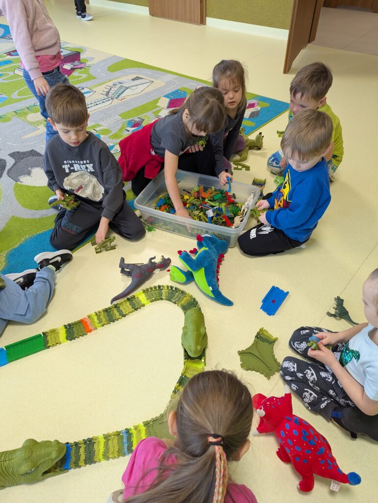 DZIEŃ DINOZAURA W GRUPIE TYGRYSKI 