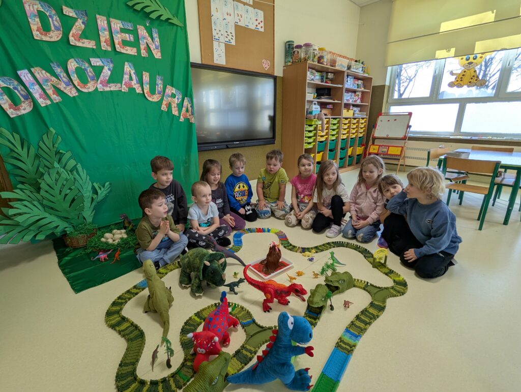 DZIEŃ DINOZAURA W GRUPIE TYGRYSKI 
