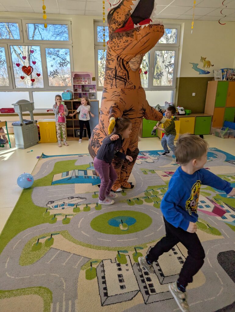 DZIEŃ DINOZAURA W GRUPIE TYGRYSKI 