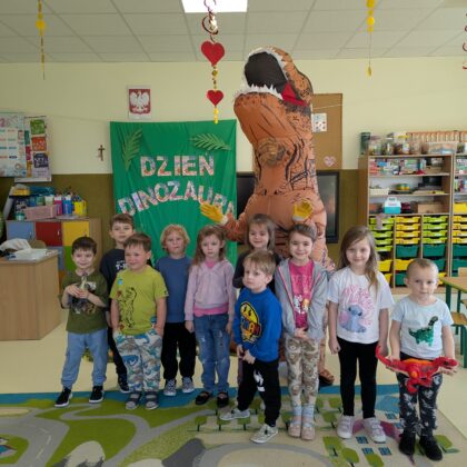 DZIEŃ DINOZAURA W GRUPIE TYGRYSKI