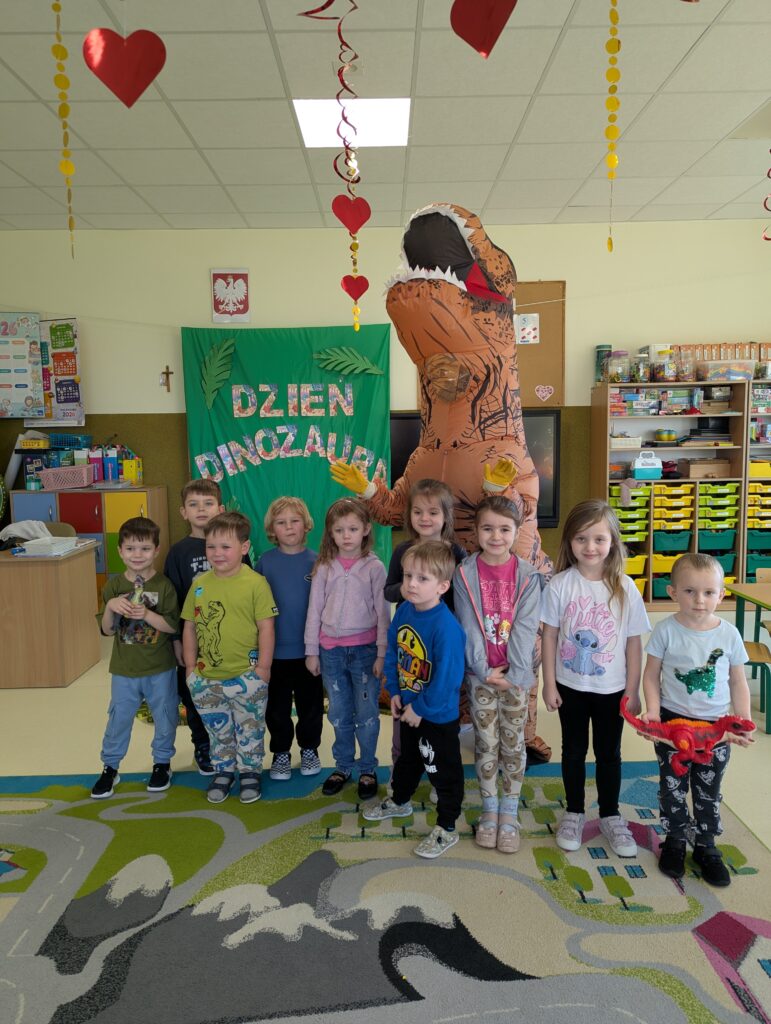 DZIEŃ DINOZAURA W GRUPIE TYGRYSKI 