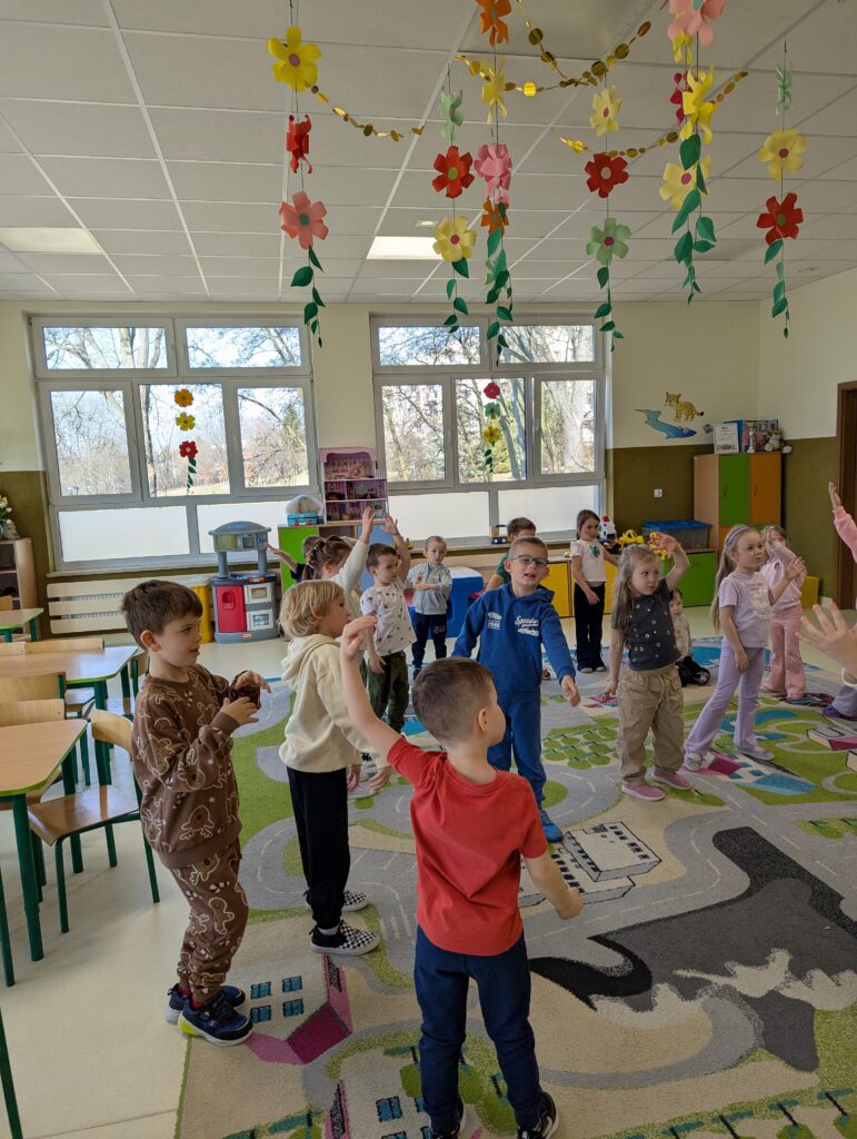 Zajęcia z rytmiki w grupie Tygryski 