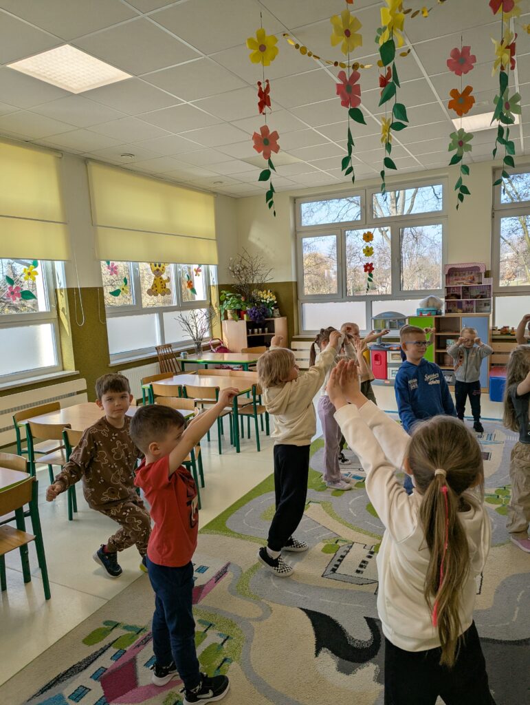 Zajęcia z rytmiki w grupie Tygryski 