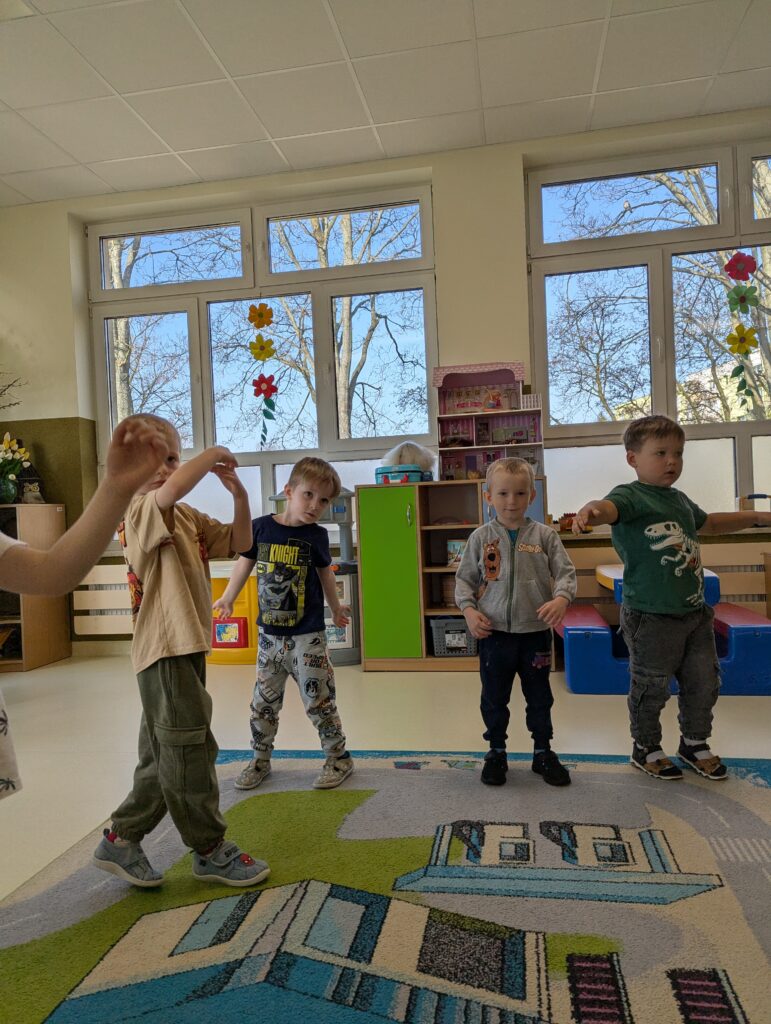 Zajęcia z rytmiki w grupie Tygryski 