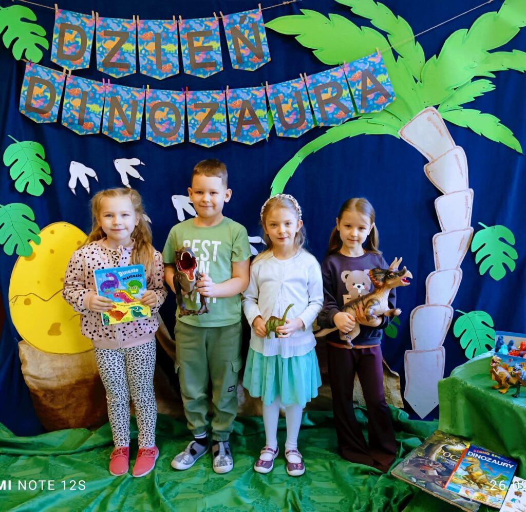 Dzień Dinozaura w grupie "Motylki".