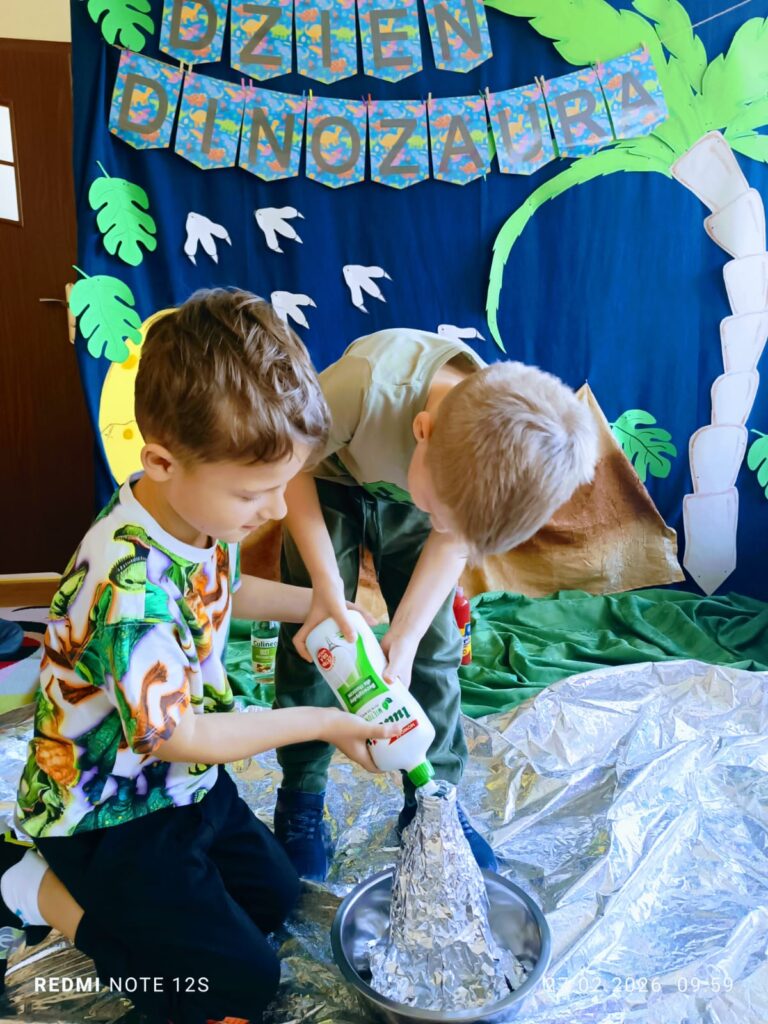 Eksepryment "WULKAN" w grupie "Motylki".