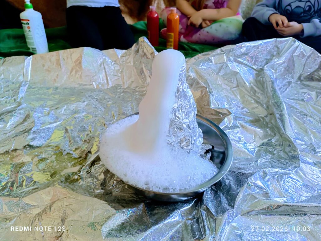 Eksepryment "WULKAN" w grupie "Motylki".