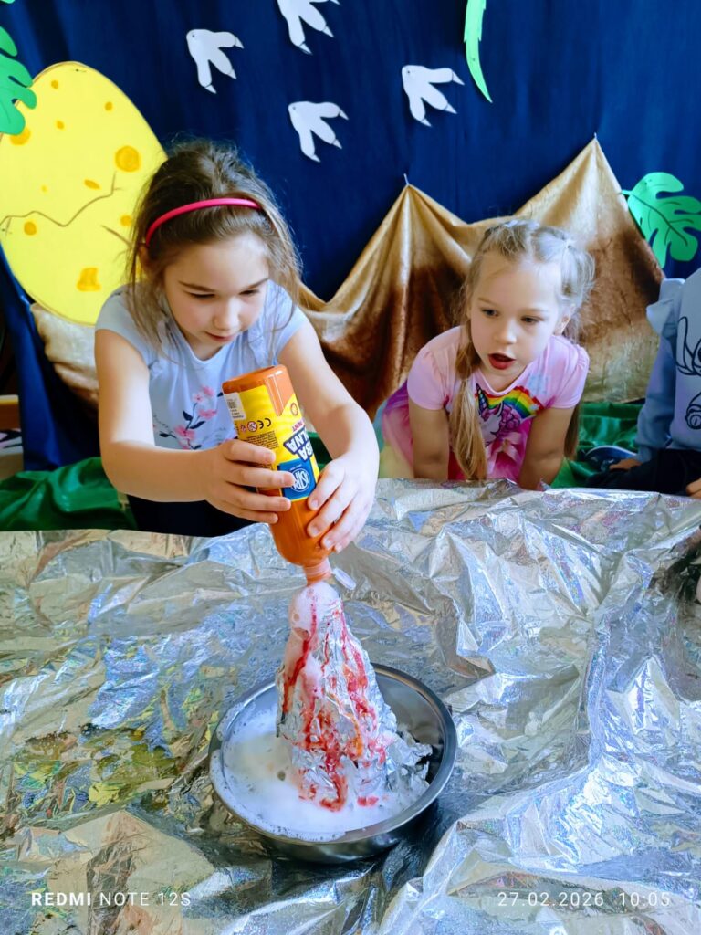 Eksepryment "WULKAN" w grupie "Motylki".