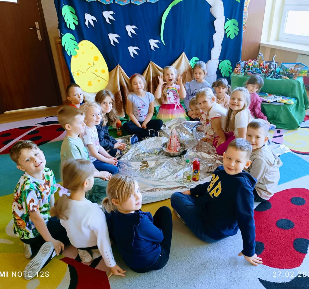 Eksepryment "WULKAN" w grupie "Motylki".