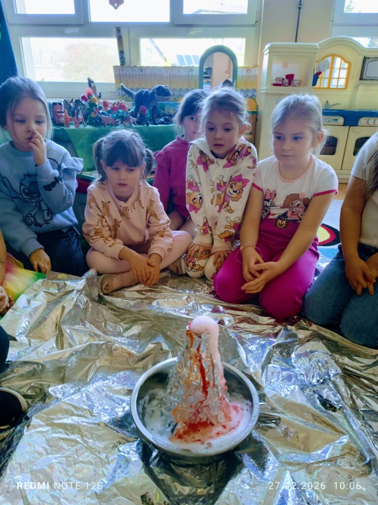 Eksepryment "WULKAN" w grupie "Motylki".