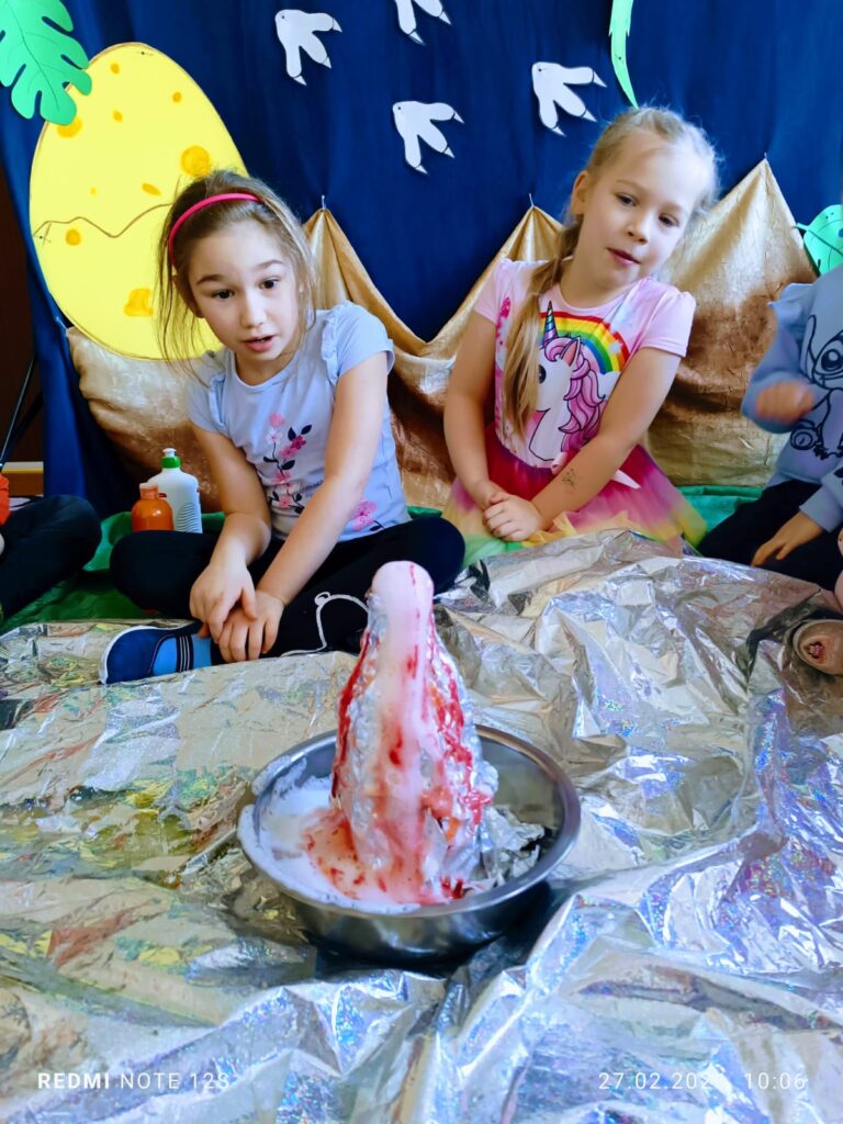 Eksepryment "WULKAN" w grupie "Motylki".