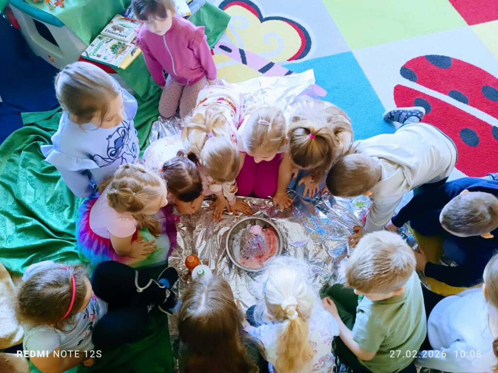 Eksepryment "WULKAN" w grupie "Motylki".