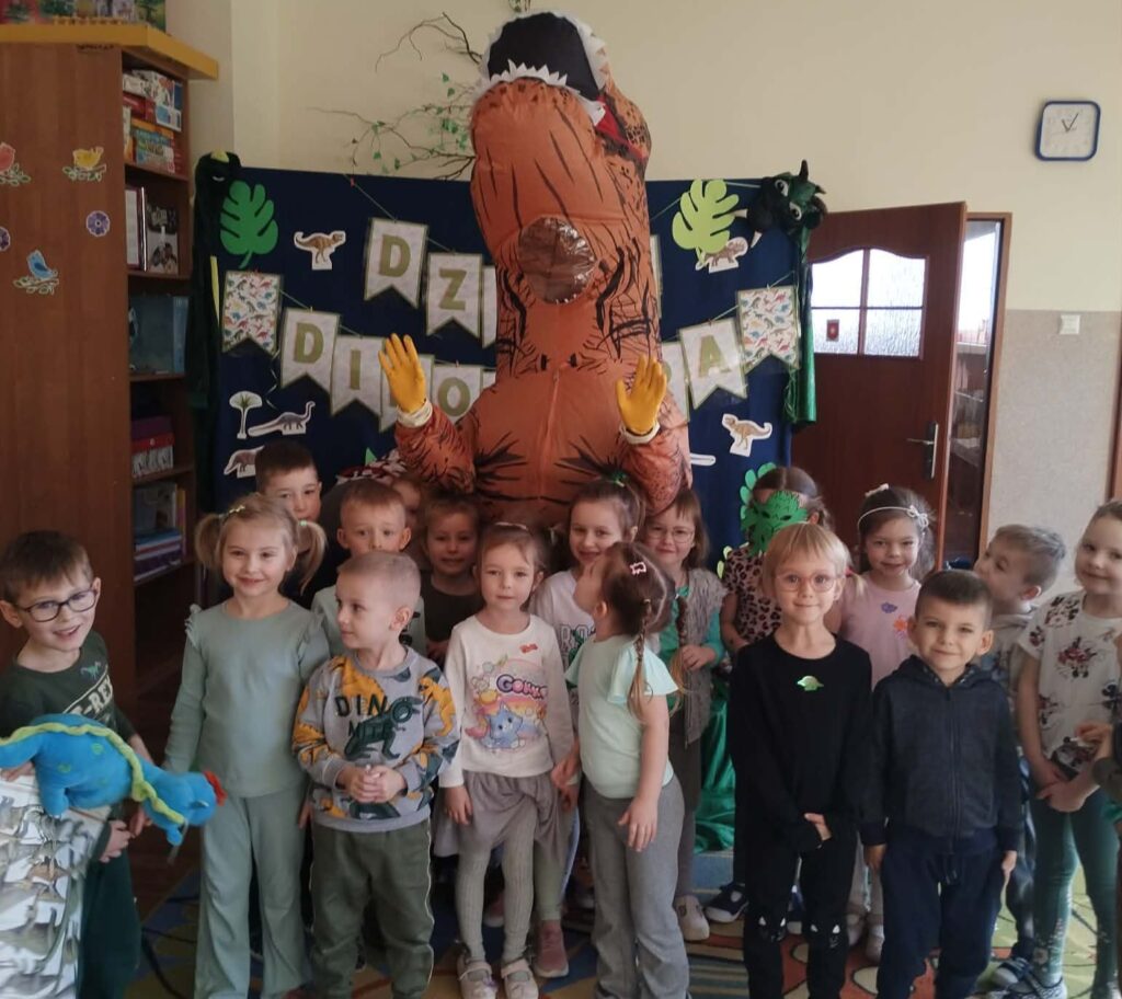 Dzień Dinozaura w grupie "Wiewiórki".
