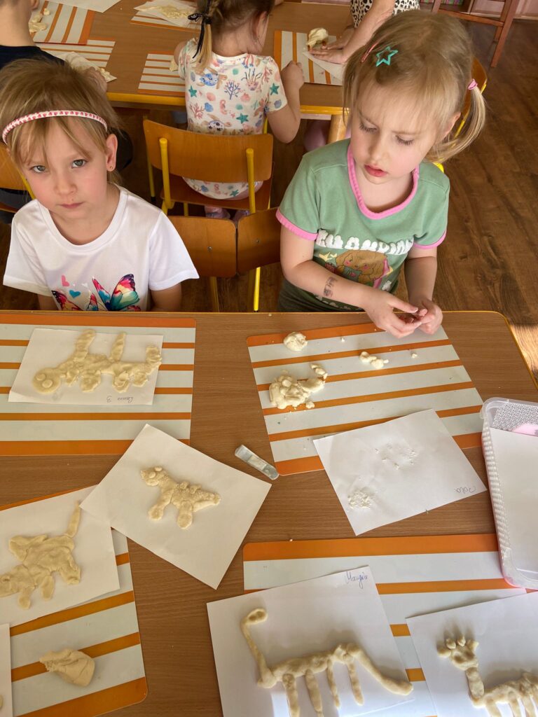 Dzień Dinozaura w grupie "Wiewiórki".