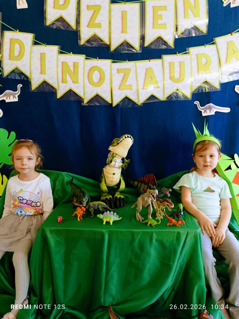 Dzień Dinozaura w grupie "Wiewiórki".