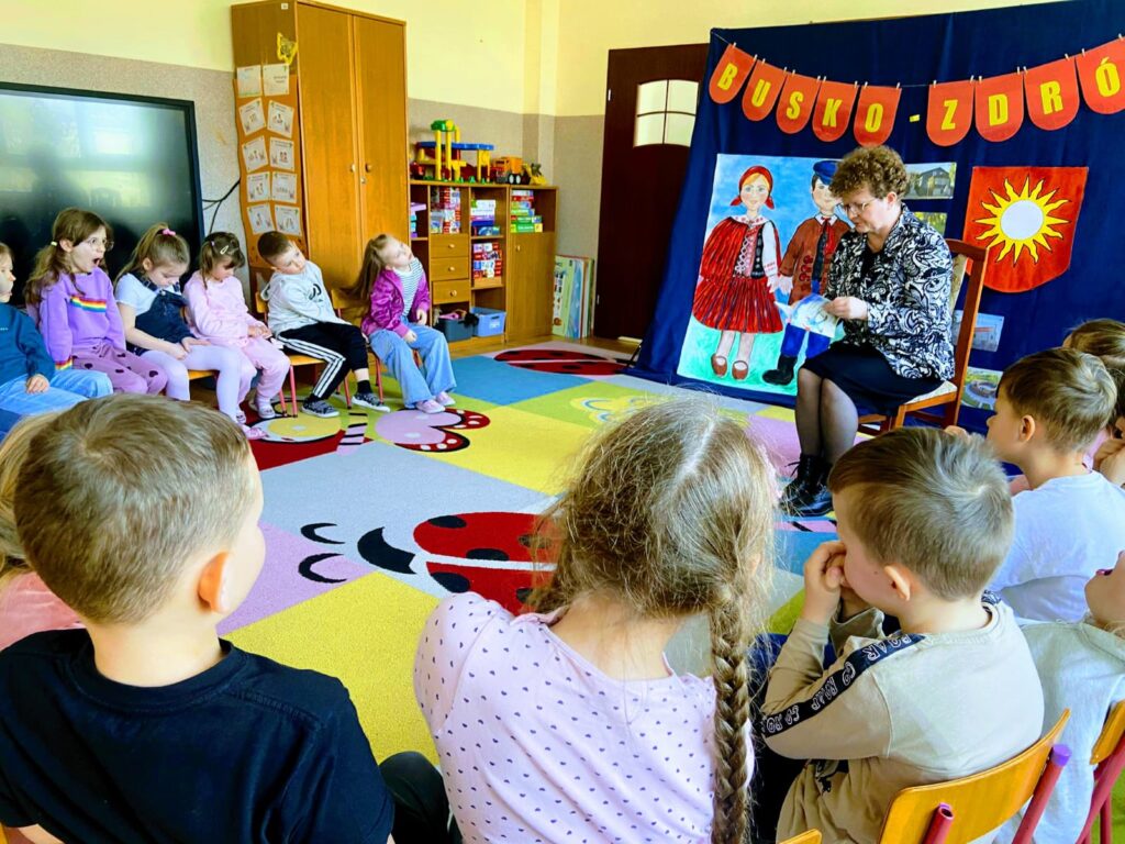 Spotkanie w ramach edukacji regionalnej w grupie "Motylki".