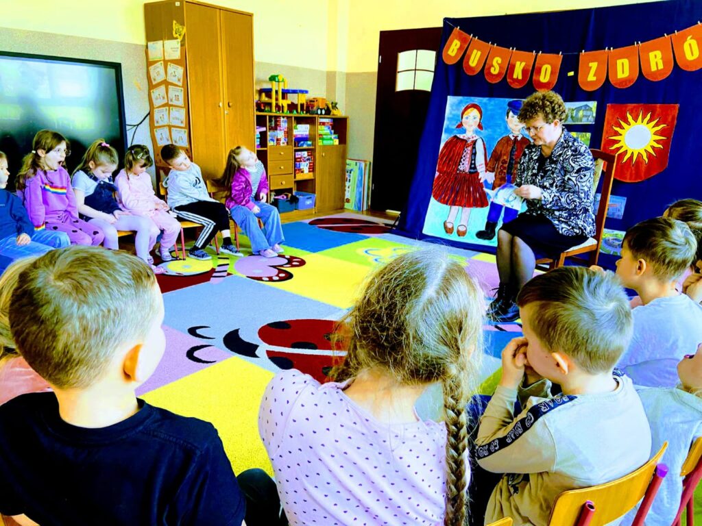 Spotkanie w ramach edukacji regionalnej w grupie "Motylki".