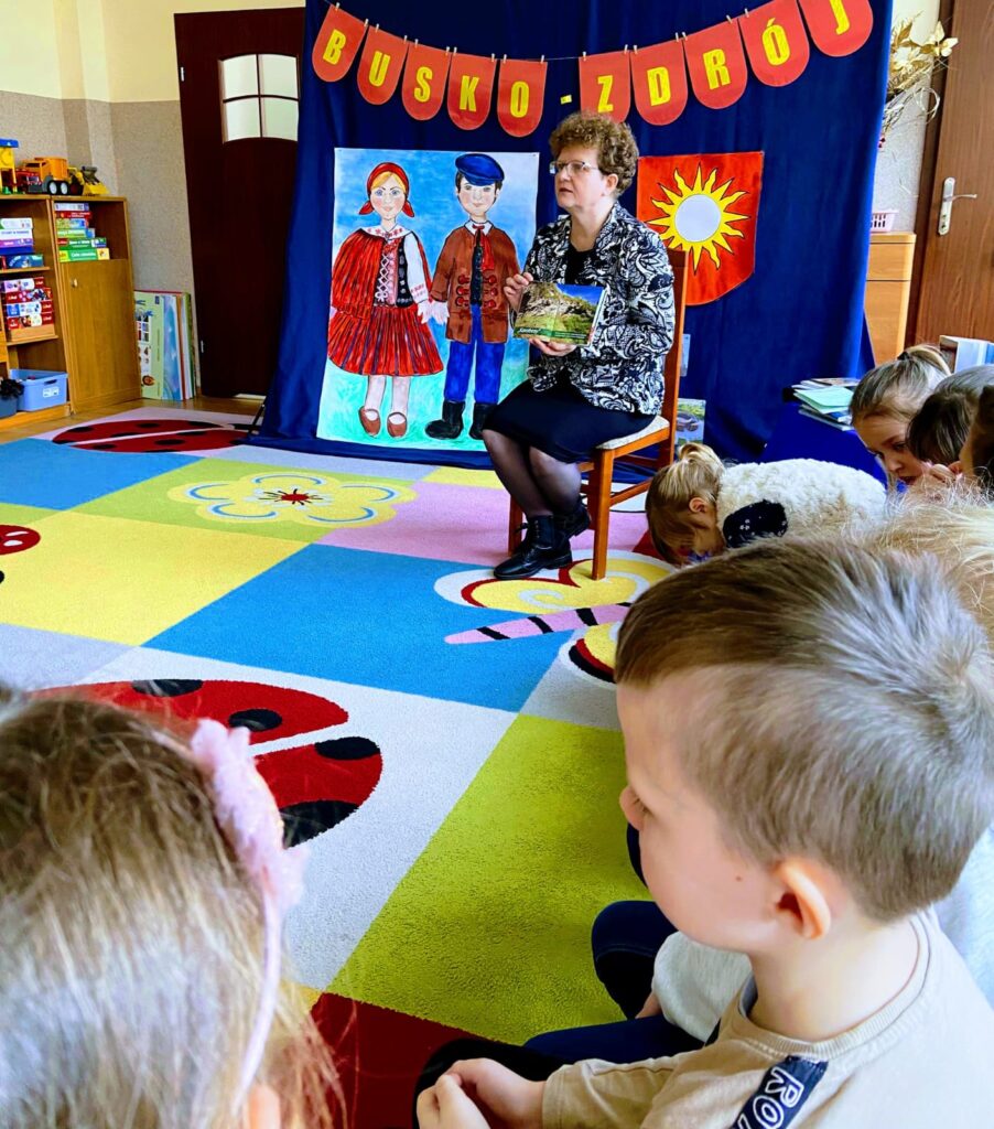 Spotkanie w ramach edukacji regionalnej w grupie "Motylki".