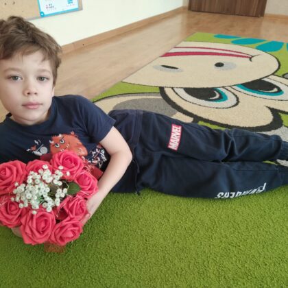 W Dniu Kobiet - chłopcy z grupy "Pszczółki".