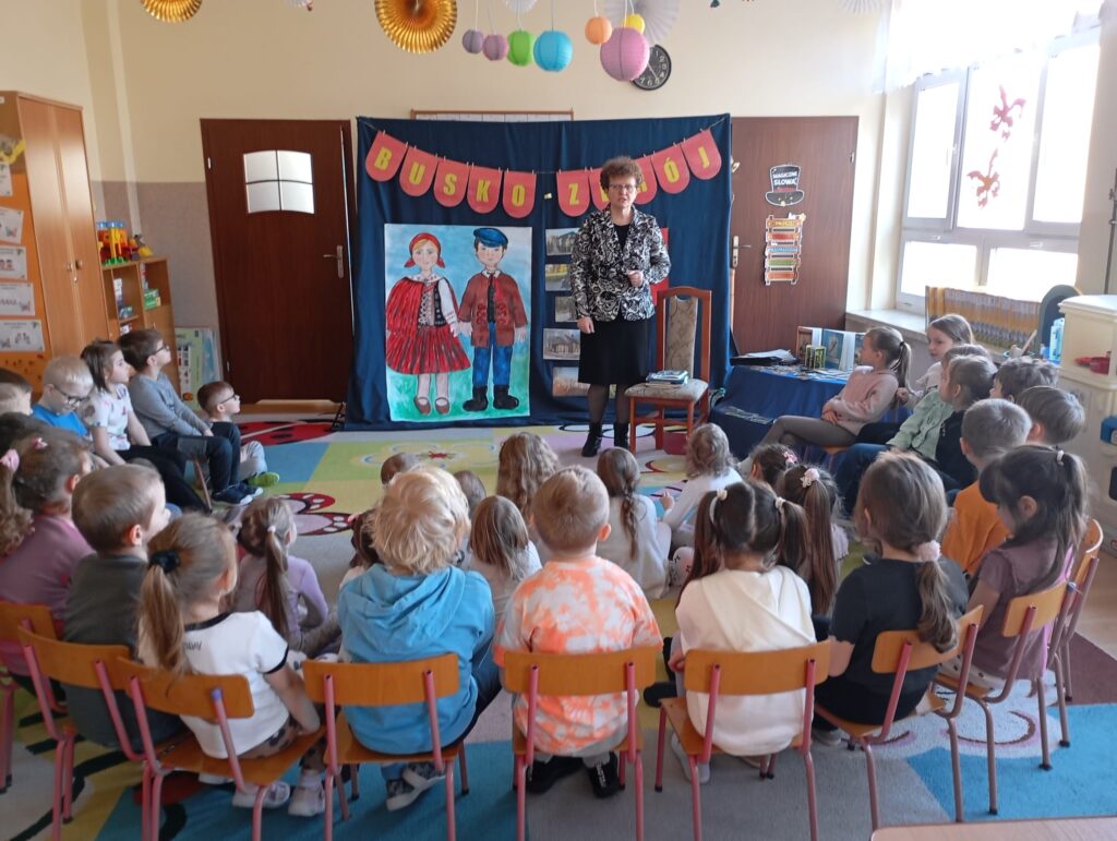 Realizacja edukacji regionalnej w grupie "Pszczółki".