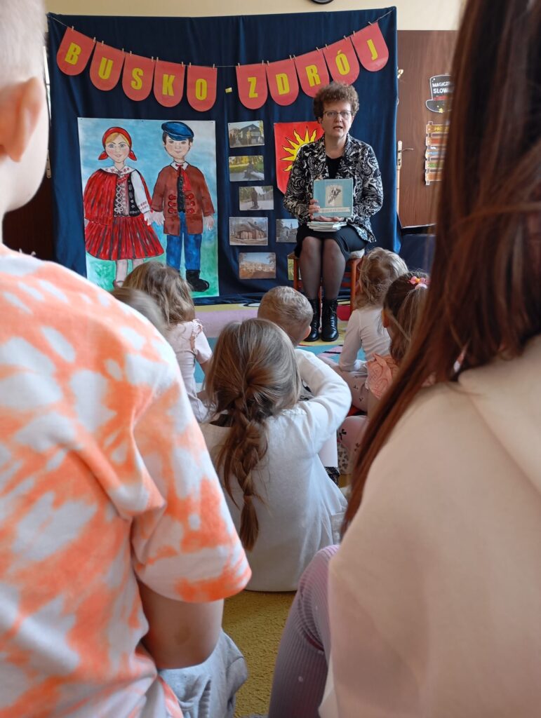 Realizacja edukacji regionalnej w grupie "Pszczółki".