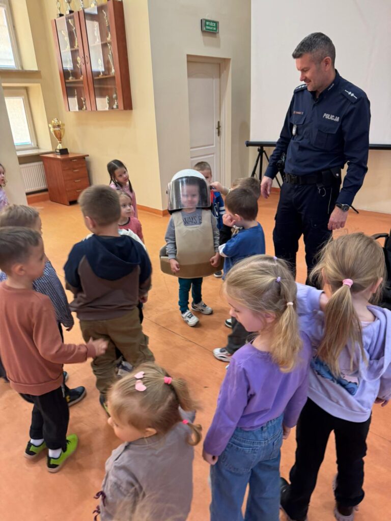 Zwiedzamy Komisariat Policji 
w Busku-Zdroju