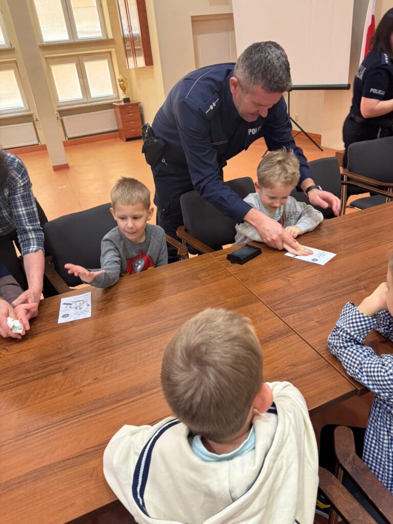 Zwiedzamy Komisariat Policji 
w Busku-Zdroju