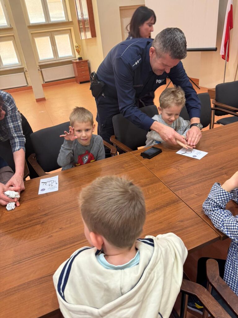Zwiedzamy Komisariat Policji 
w Busku-Zdroju
