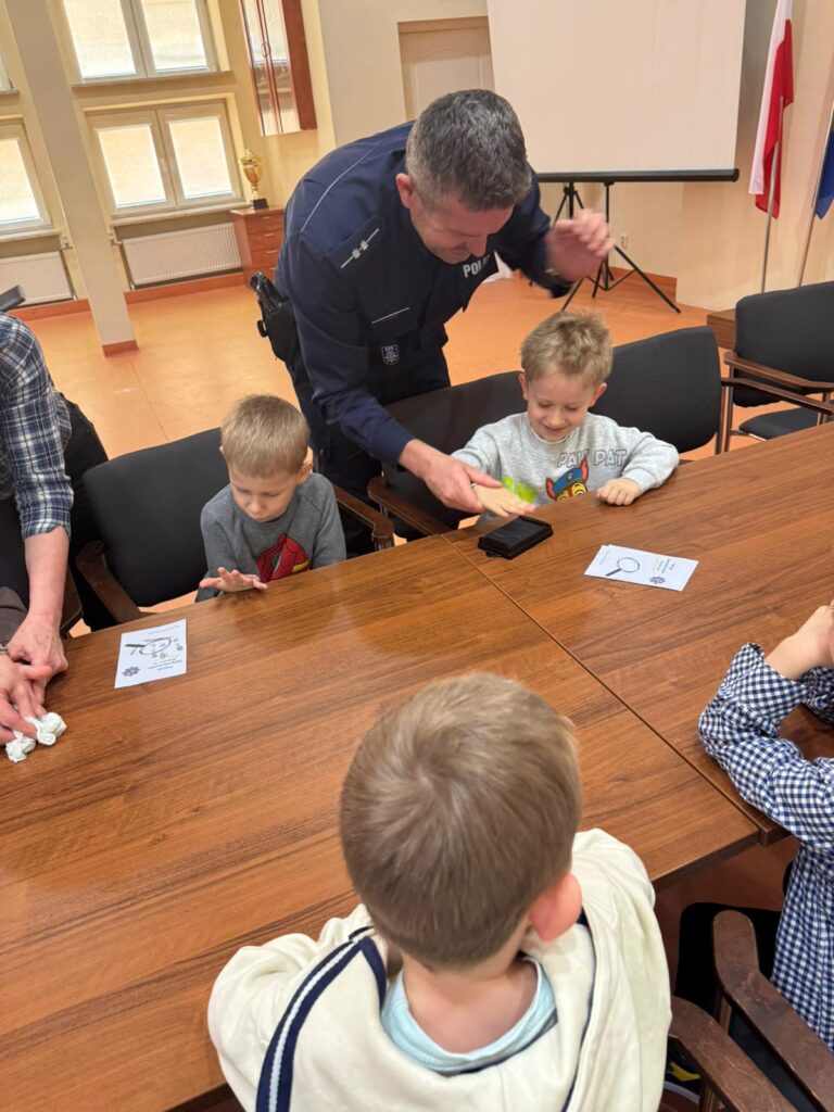 Zwiedzamy Komisariat Policji 
w Busku-Zdroju