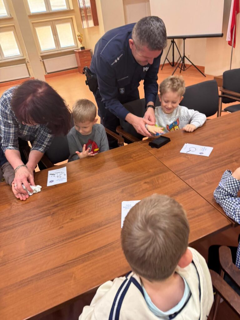 Zwiedzamy Komisariat Policji 
w Busku-Zdroju