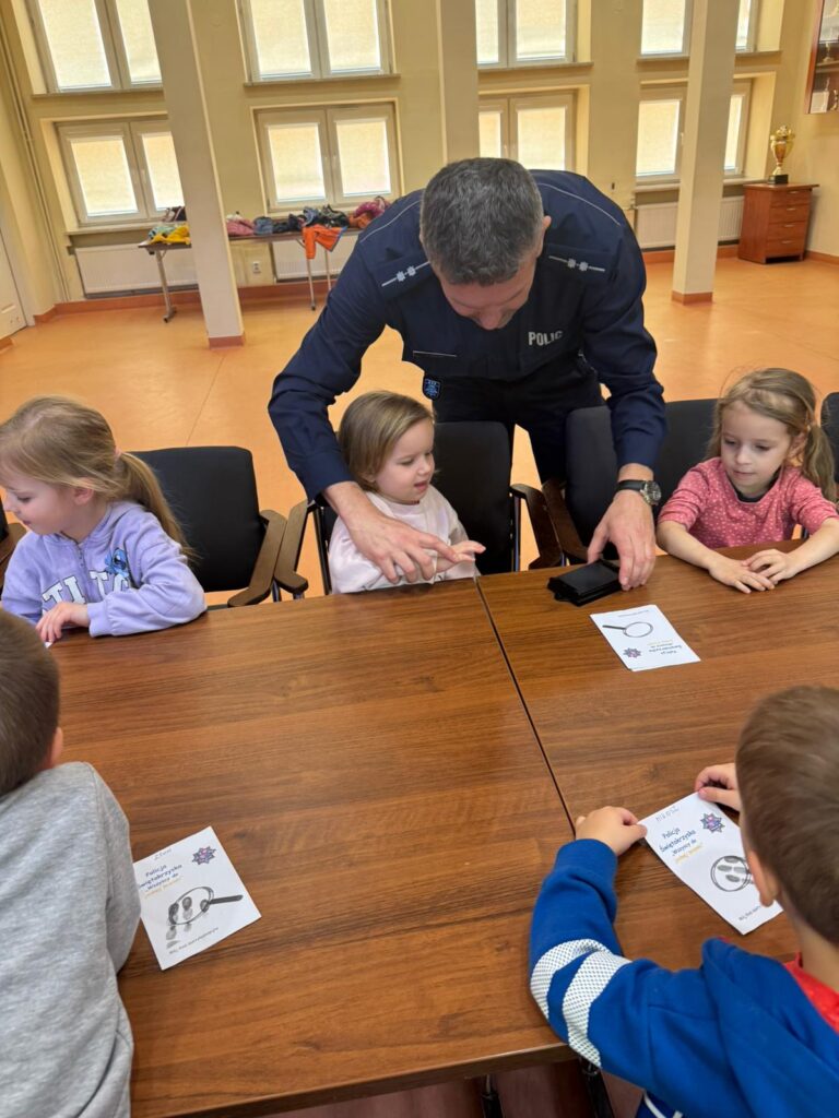 Zwiedzamy Komisariat Policji 
w Busku-Zdroju