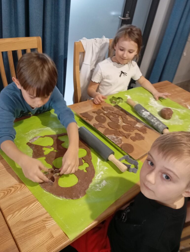 Warsztaty wielkanocne w Willi Moćkówka w Busku-Zdroju. Grupa "Pszczółki".