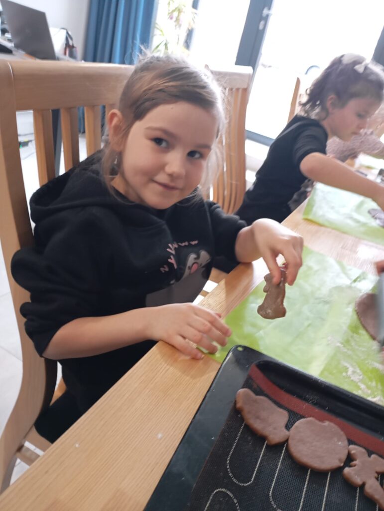 Warsztaty wielkanocne w Willi Moćkówka w Busku-Zdroju. Grupa "Pszczółki".