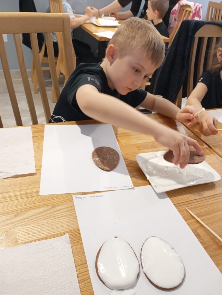 Warsztaty wielkanocne w Willi Moćkówka w Busku-Zdroju. Grupa "Pszczółki".