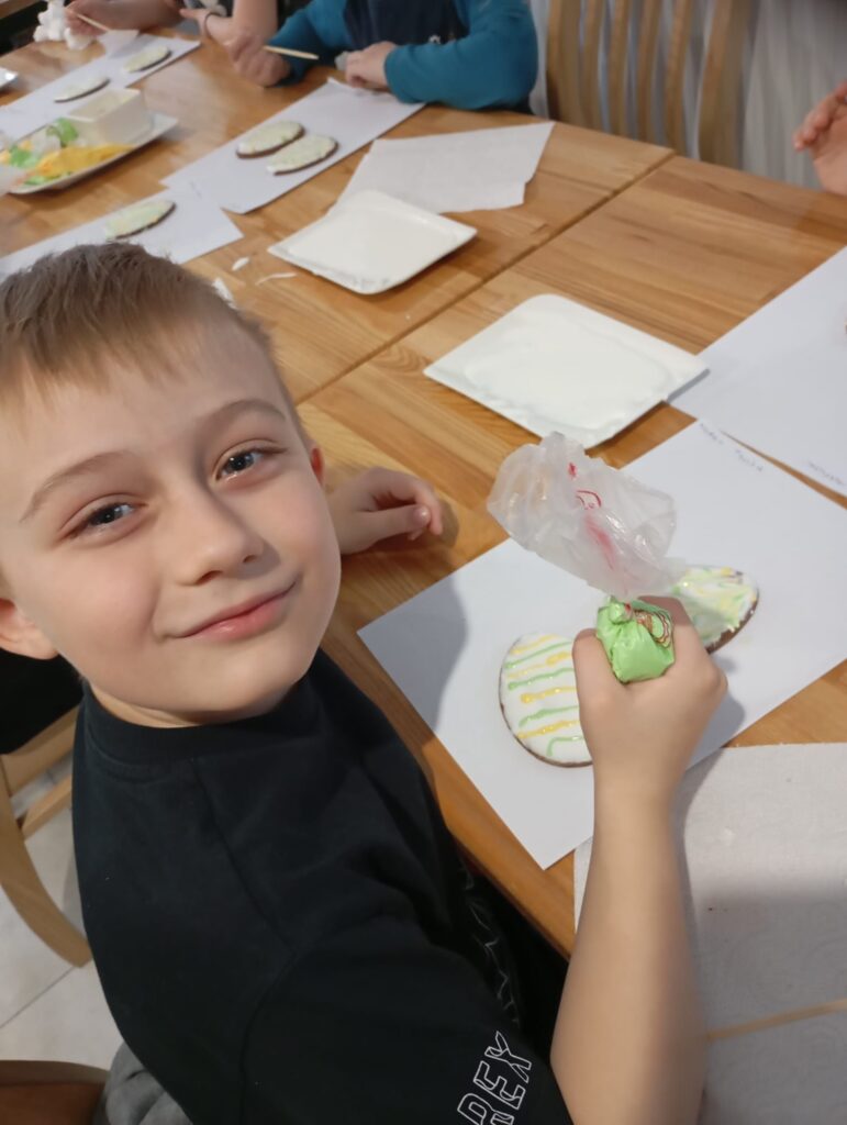 Warsztaty wielkanocne w Willi Moćkówka w Busku-Zdroju. Grupa "Pszczółki".