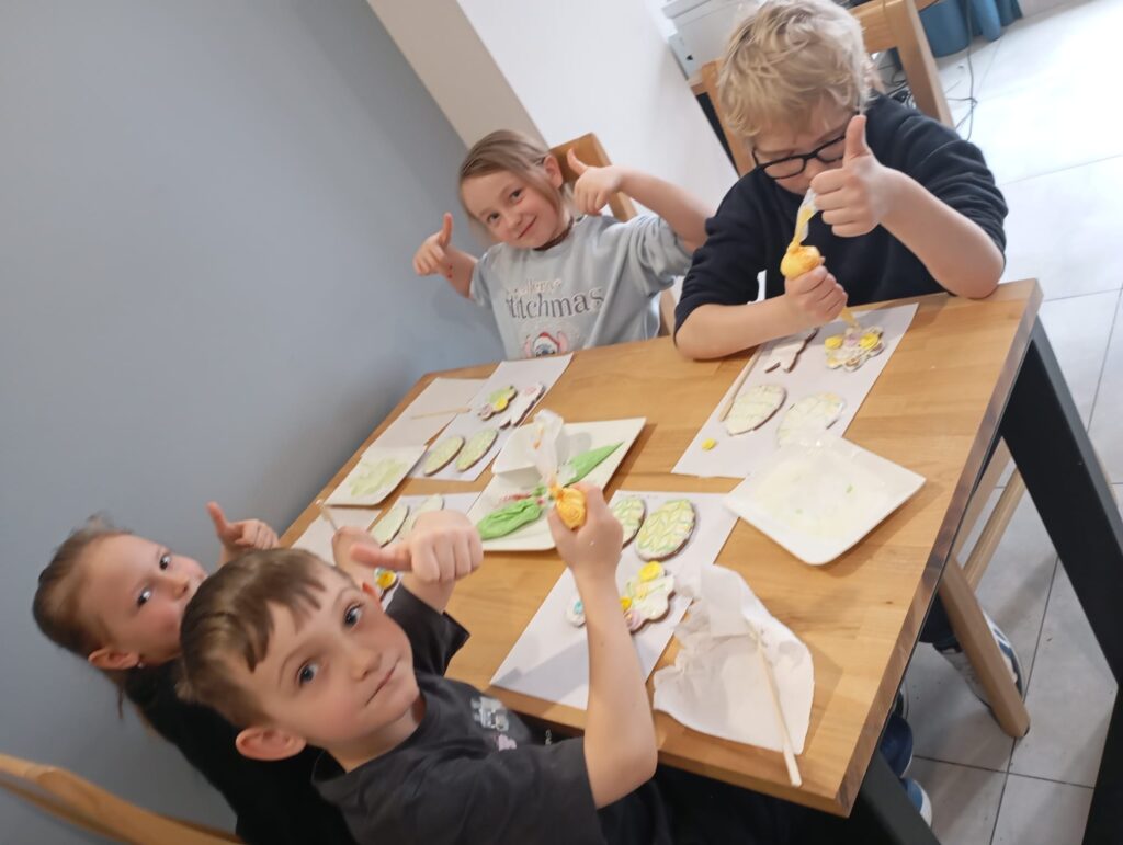 Warsztaty wielkanocne w Willi Moćkówka w Busku-Zdroju. Grupa "Pszczółki".