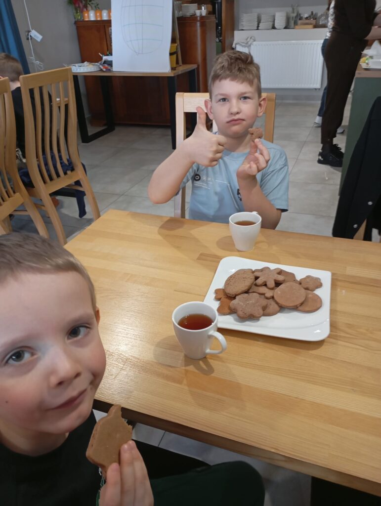 Warsztaty wielkanocne w Willi Moćkówka w Busku-Zdroju. Grupa "Pszczółki".