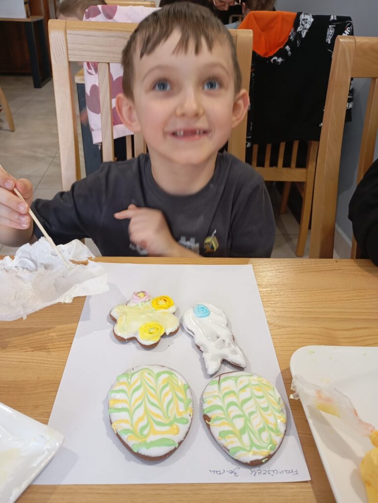 Warsztaty wielkanocne w Willi Moćkówka w Busku-Zdroju. Grupa "Pszczółki".