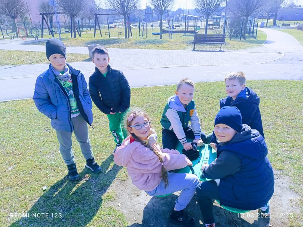 "Motylki" w poszukiwaniu wiosny i Znanych Polaków-realizacja edukacji regionalnej.