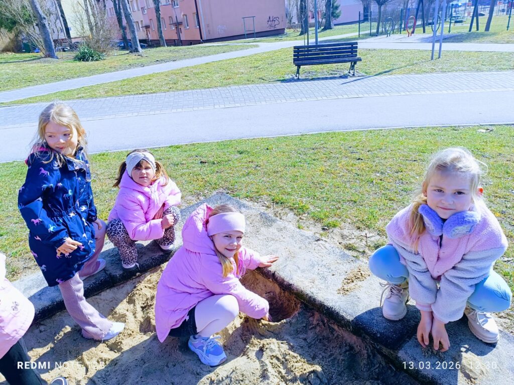 "Motylki" w poszukiwaniu wiosny i Znanych Polaków-realizacja edukacji regionalnej.