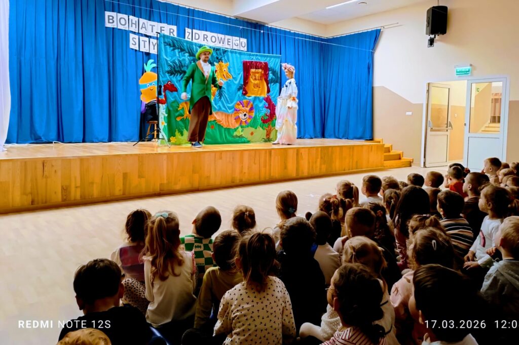 Przedstawienie teatralne pt. "Bal u Królowej Kwiatów".