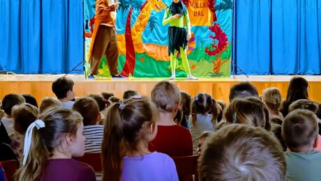 Przedstawienie teatralne pt. "Bal u Królowej Kwiatów".