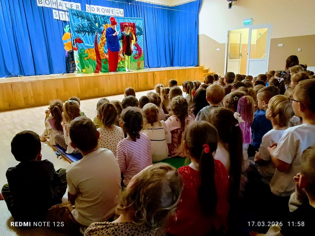 Przedstawienie teatralne pt. "Bal u Królowej Kwiatów".