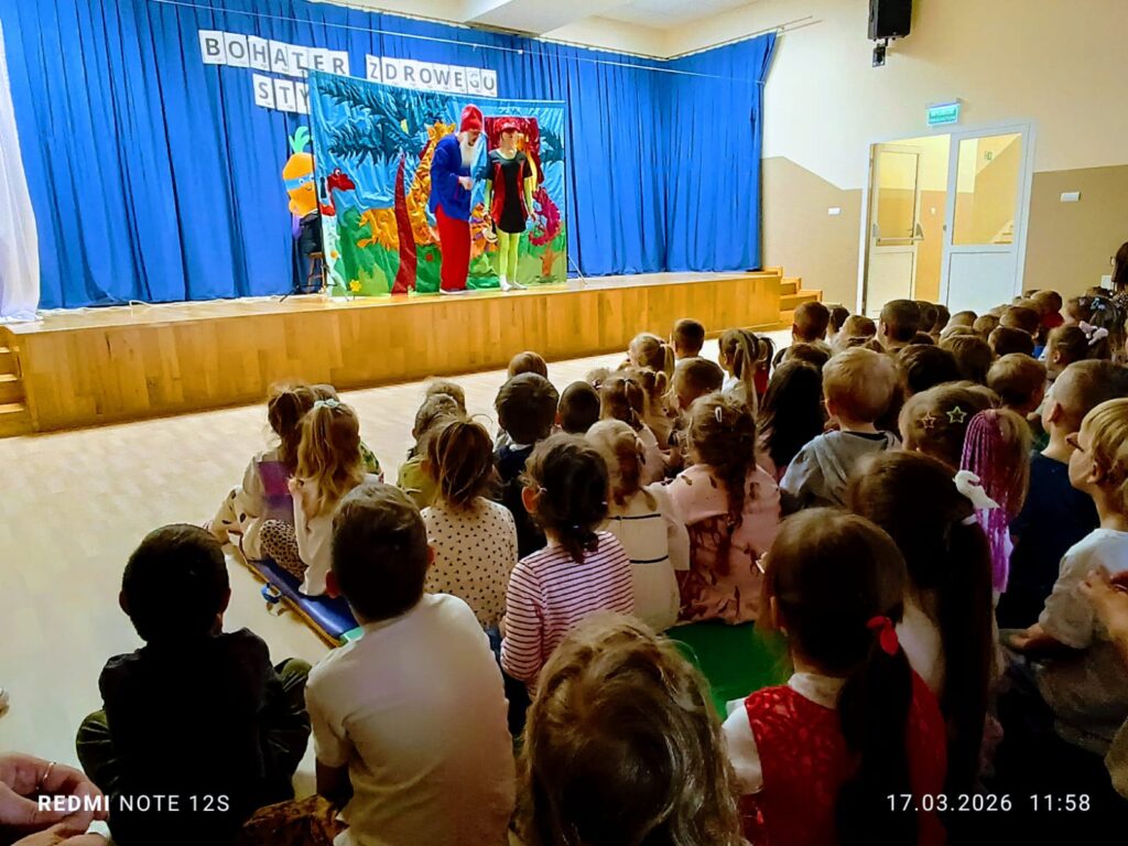 Przedstawienie teatralne pt. "Bal u Królowej Kwiatów".