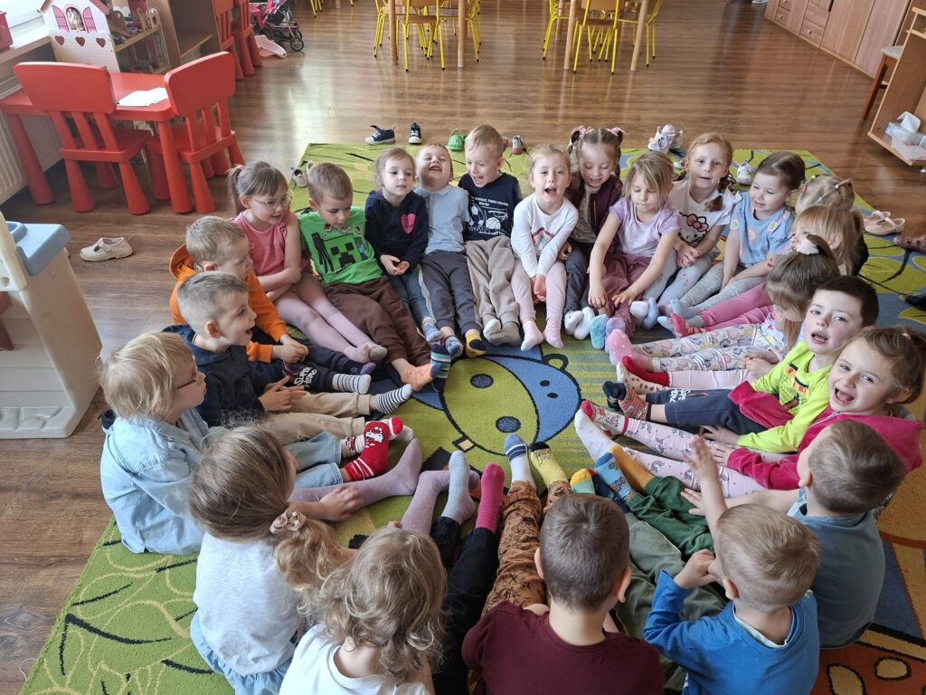 Dzień Kolorowej Skarpetki w grupie "Wiewiórki".